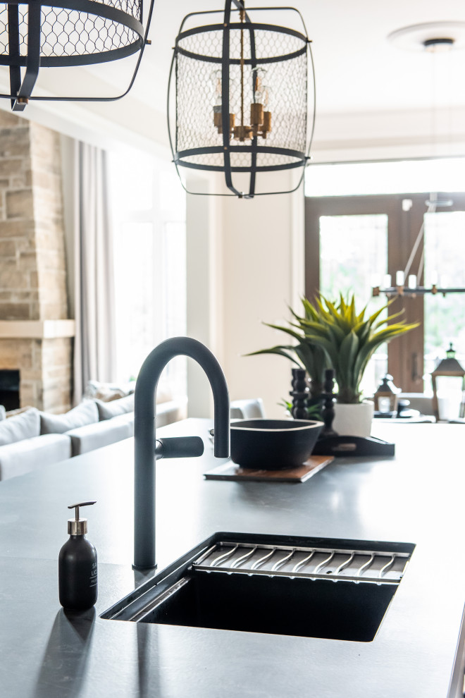 Example of a transitional home design design in Toronto