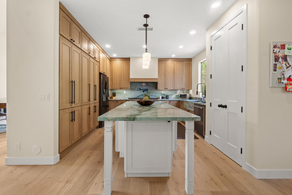 Kitchen - kitchen idea in Orange County