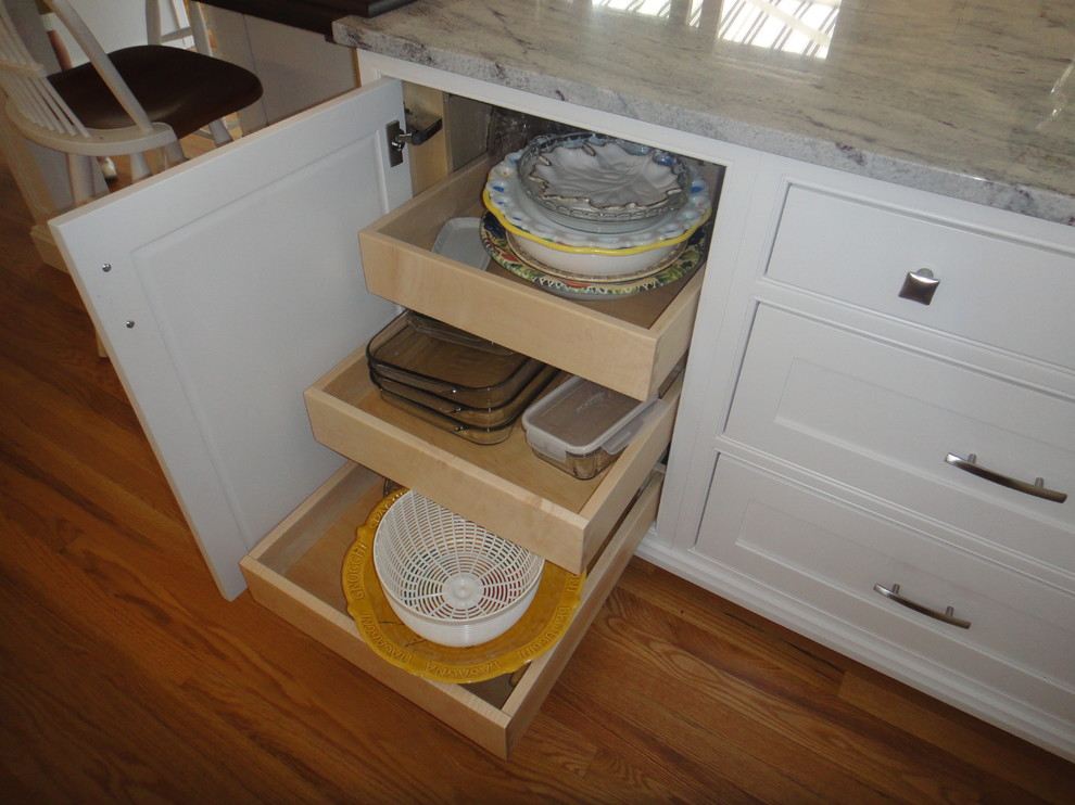 Inspiration for a transitional home design remodel in New York