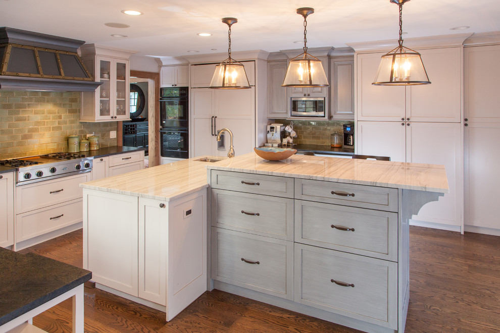 Inspiration for a rustic kitchen remodel in Chicago