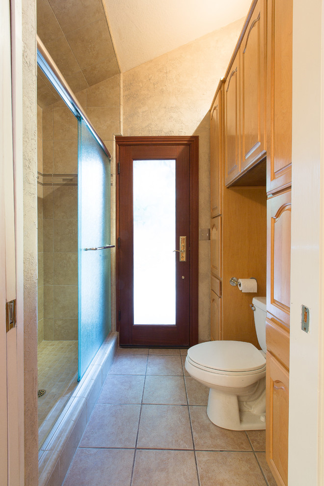Traditional bathroom in Sacramento with an undermount sink and granite benchtops.