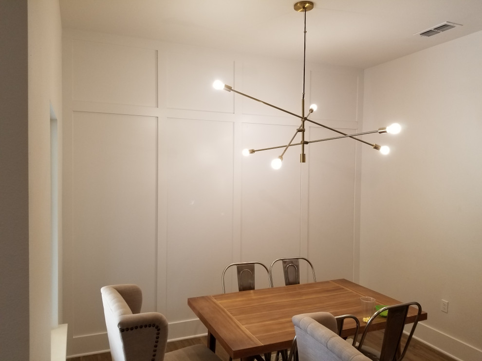 Transitional home design photo in Austin