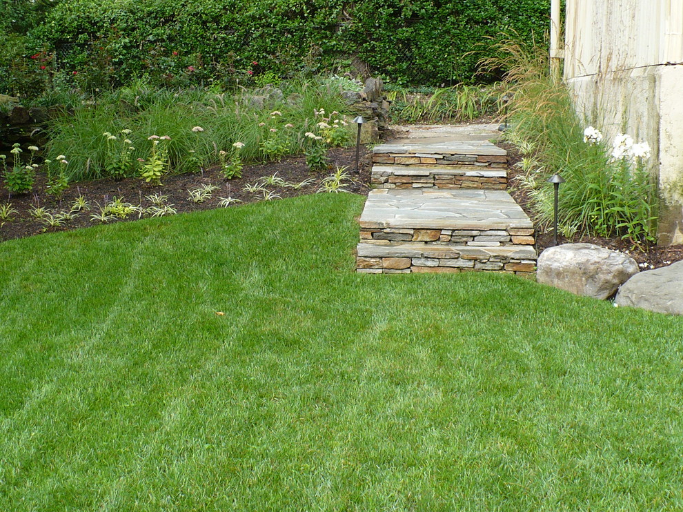 Inspiration for a mid-sized rustic backyard landscaping in Baltimore.