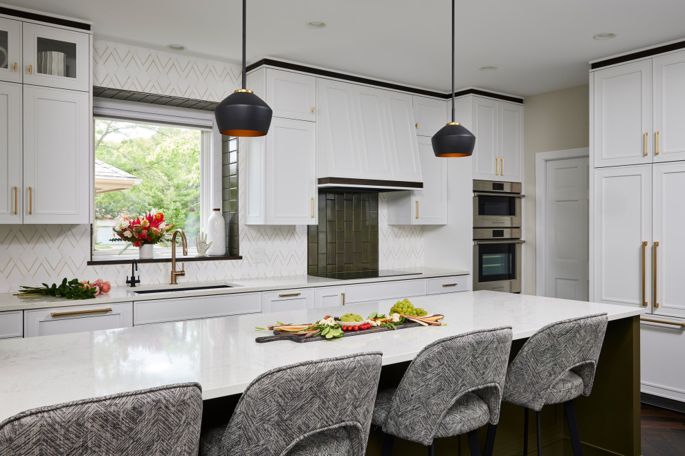 Transitional kitchen photo in Chicago