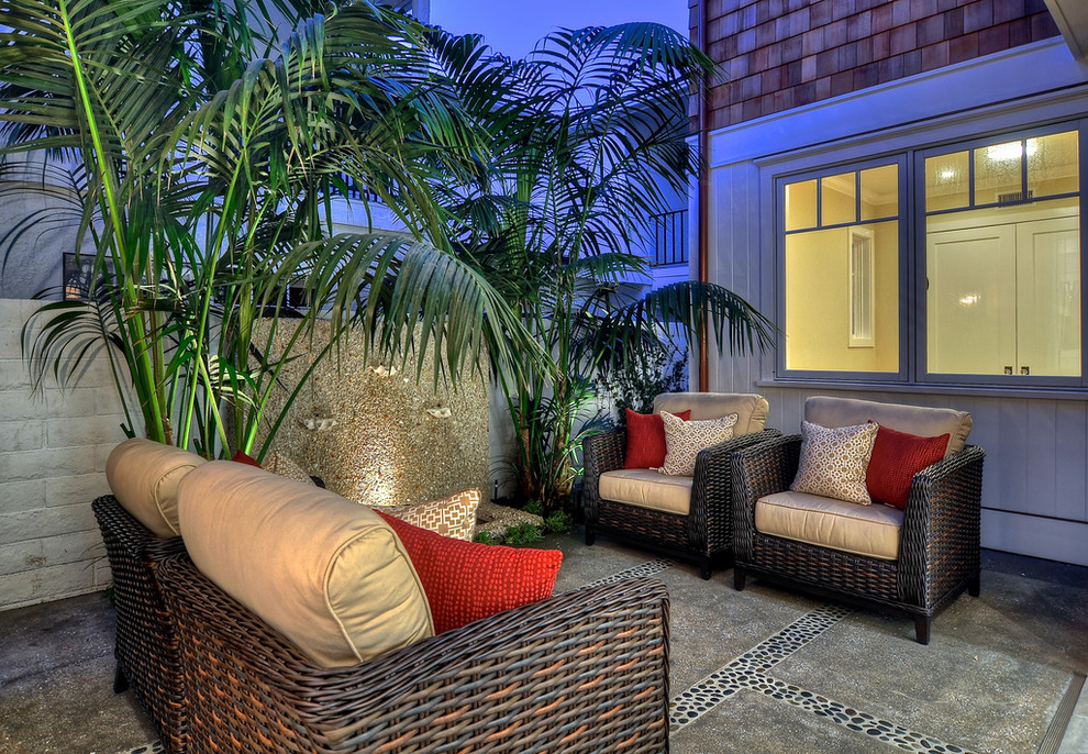 This is an example of a tropical patio in Orange County.