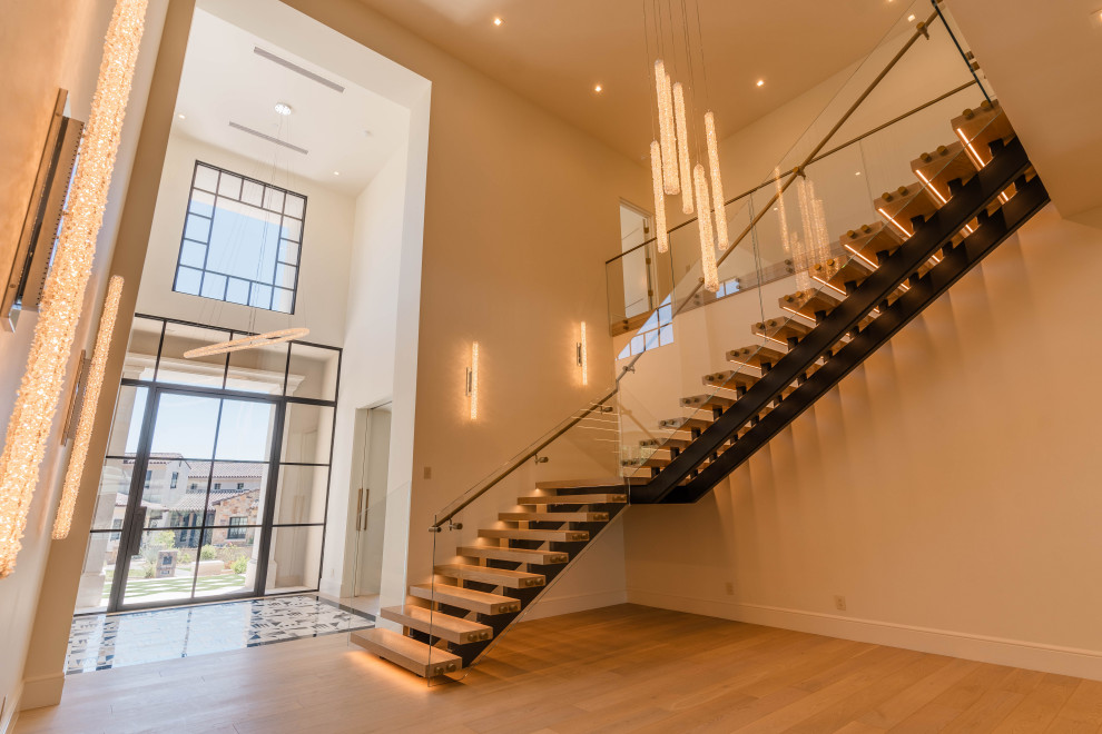 Staircase - modern staircase idea in Phoenix