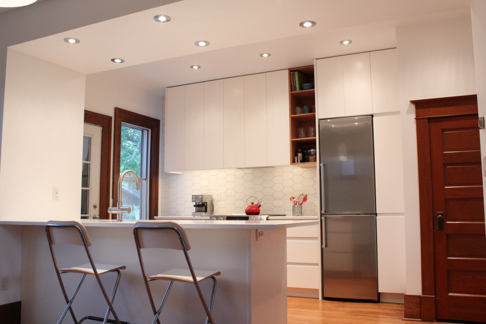 Kitchen - transitional kitchen idea