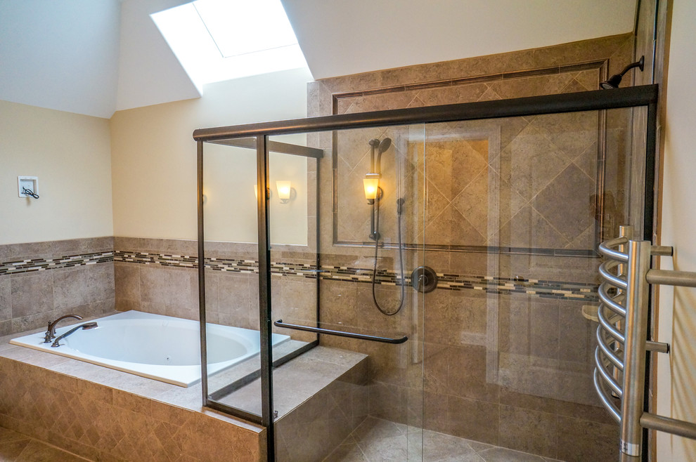 Large traditional master bathroom in Chicago.