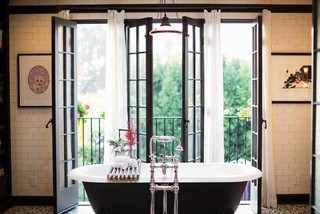 Zementfliesen + Fabrikfenster = Bad im modernen mediterranen Stil