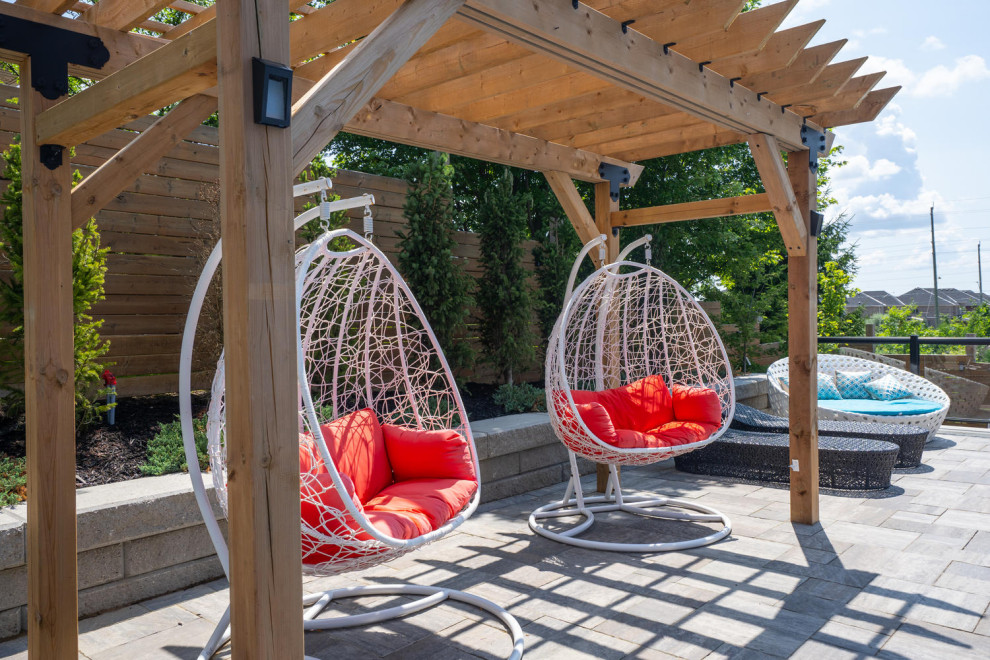 Home design - transitional home design idea in Toronto