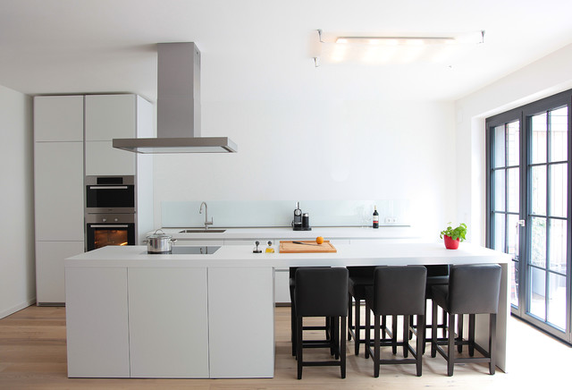 Wohnkuche Mit Kucheninsel Modern Kitchen Hamburg By Kuchen Atelier Hamburg Bulthaup In Winterhude Houzz Uk