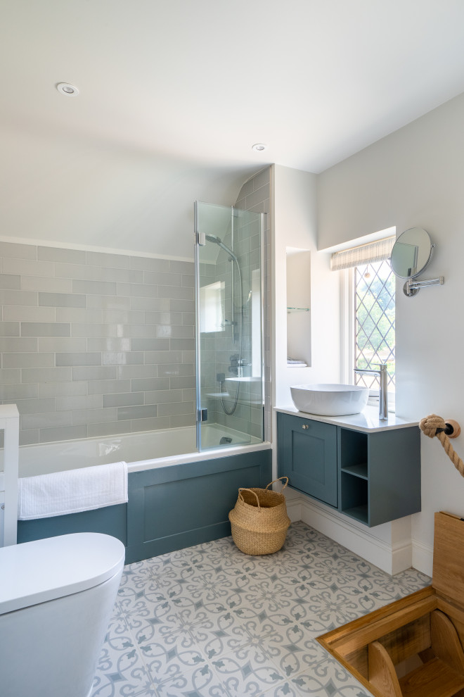 This is an example of a rural bathroom in Surrey.