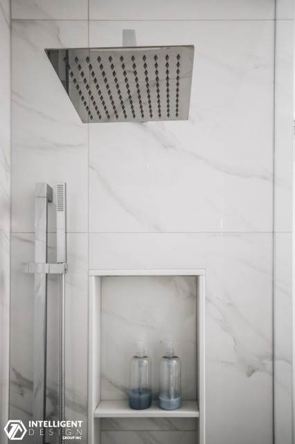 Rianda contemporary-bathroom
