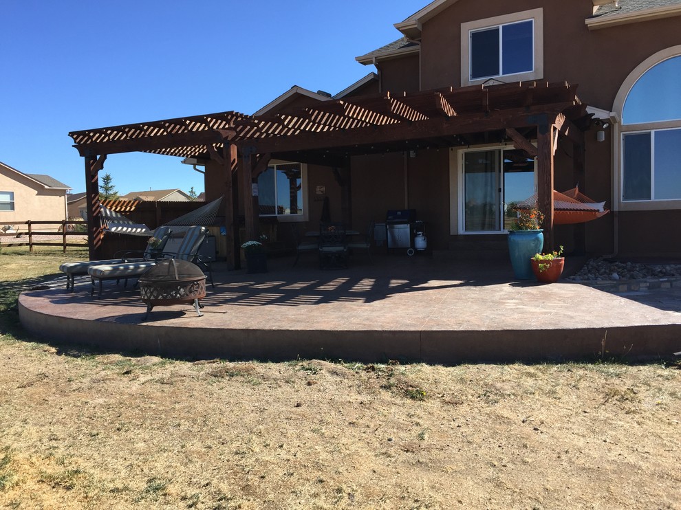 Example of a mountain style home design design in Denver