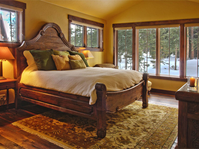 Example of a mountain style home design design in Denver