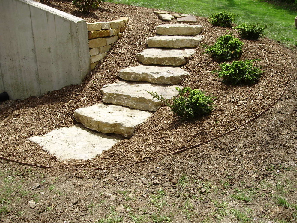 Design ideas for a large traditional backyard retaining wall landscape.