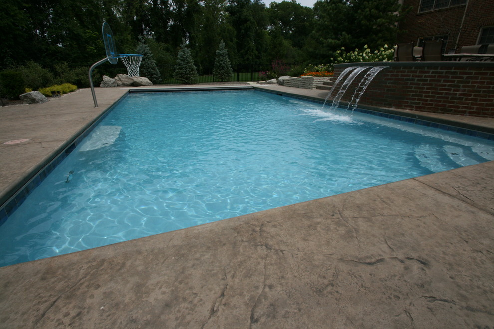 Transitional pool photo in Cincinnati