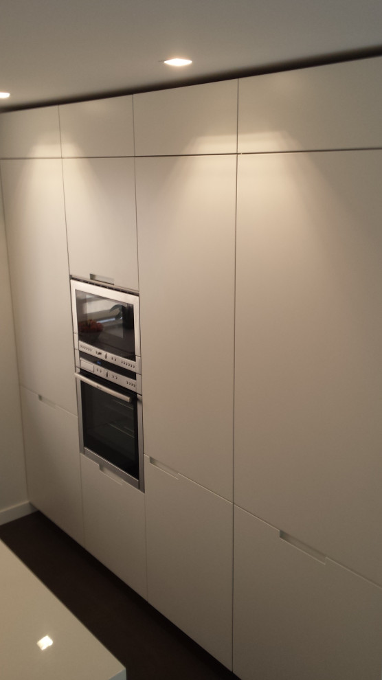 マドリードのおしゃれなキッチンの写真