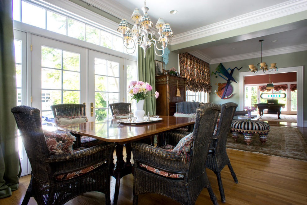 This is an example of a traditional dining room in San Francisco.