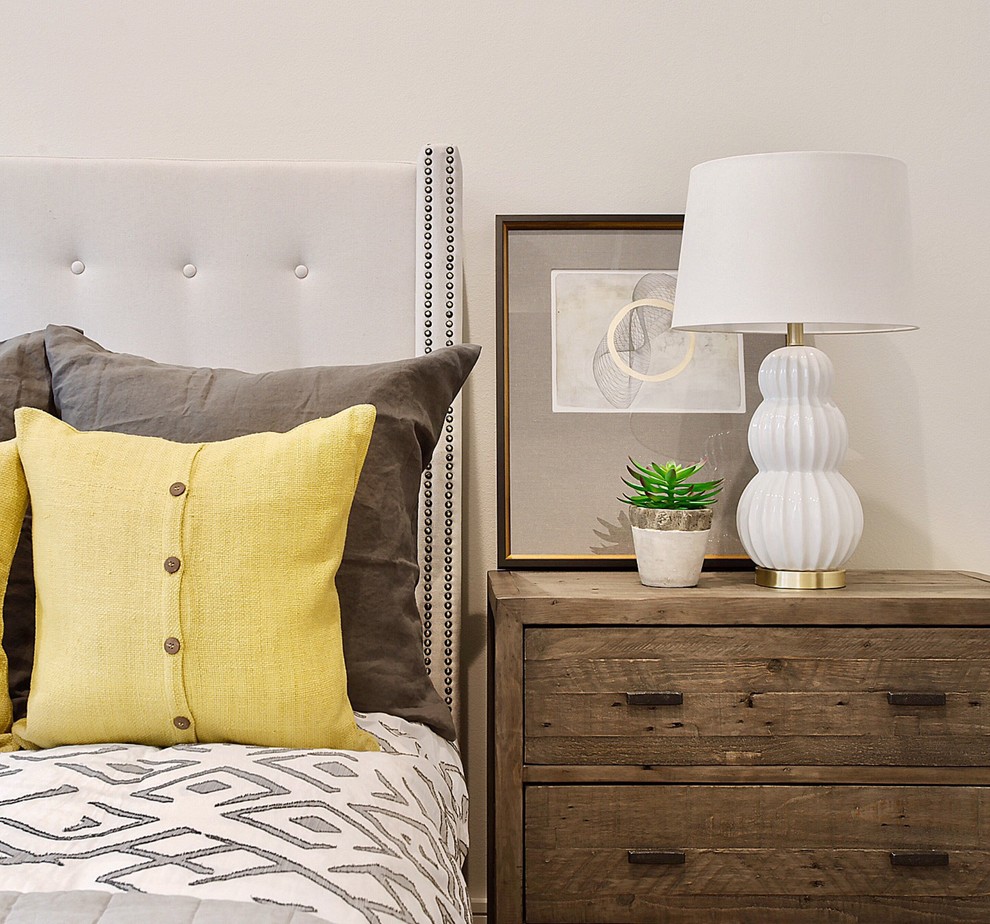 Transitional home design photo in Austin