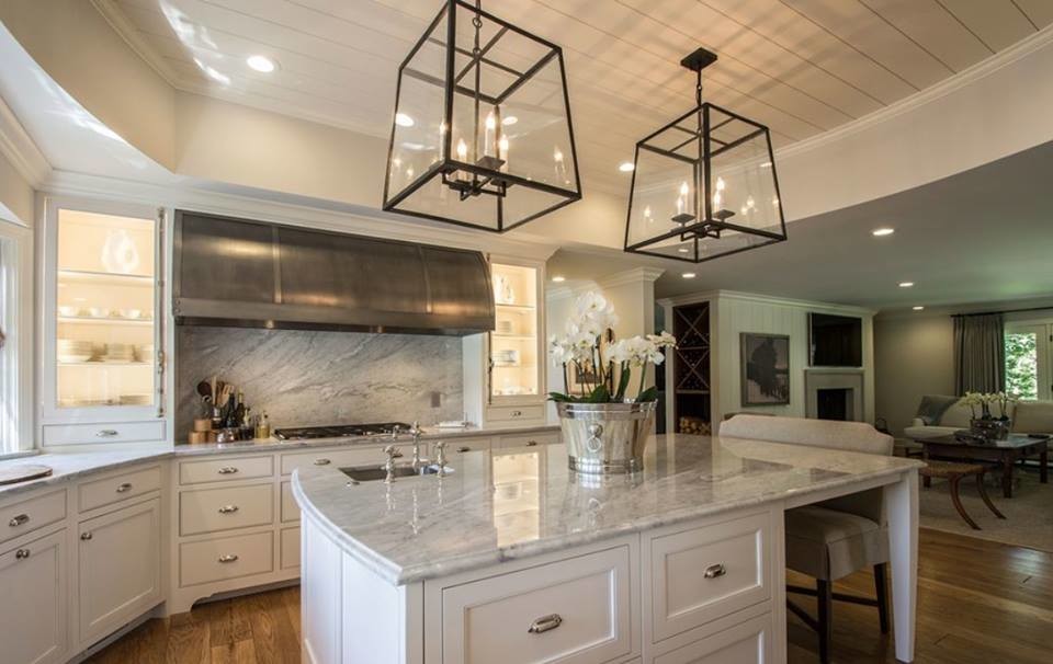 Example of a transitional kitchen design in Chicago