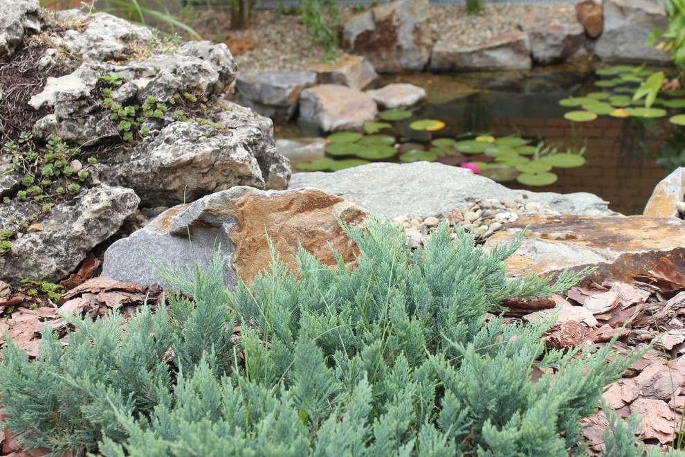 Небольшой сад в природном стиле