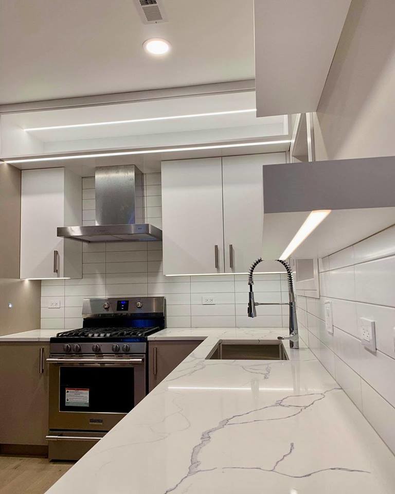 Kitchen - kitchen idea in Chicago