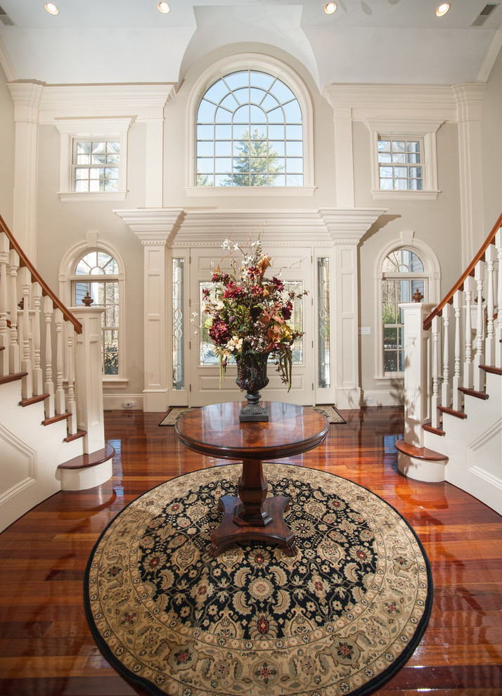 Design ideas for a traditional entryway in Boston.