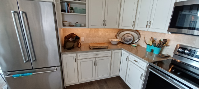 Before Kitchen Facelift beach-style