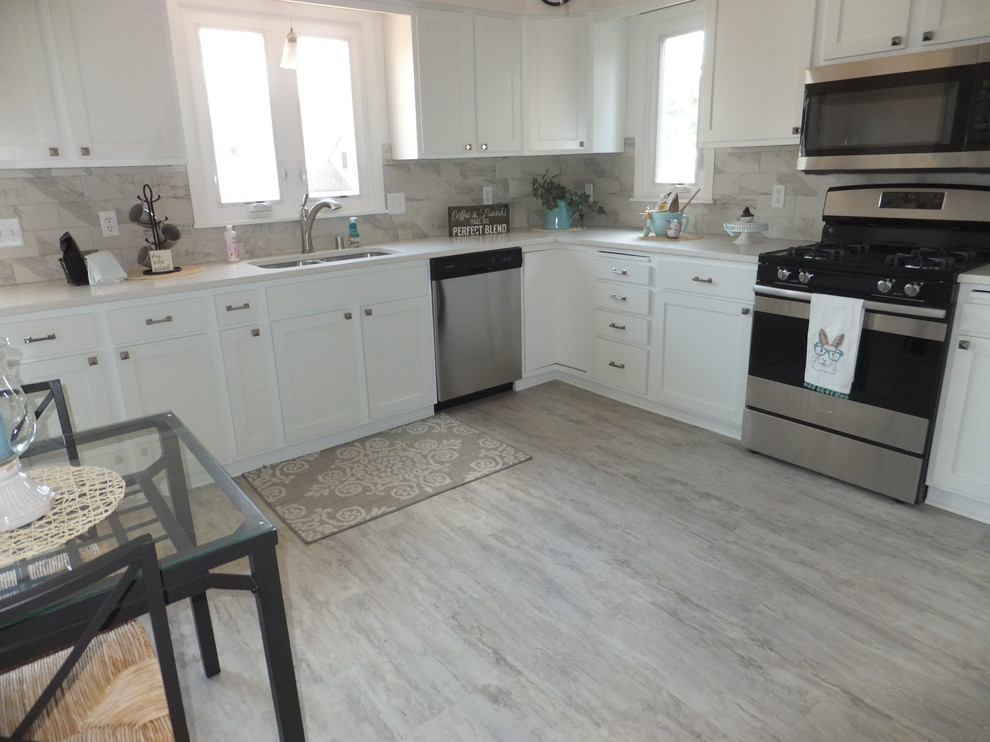Kitchen - transitional kitchen idea in Minneapolis