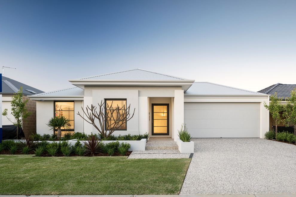 This is an example of a contemporary one-storey stucco white house exterior in Perth with a hip roof and a metal roof.