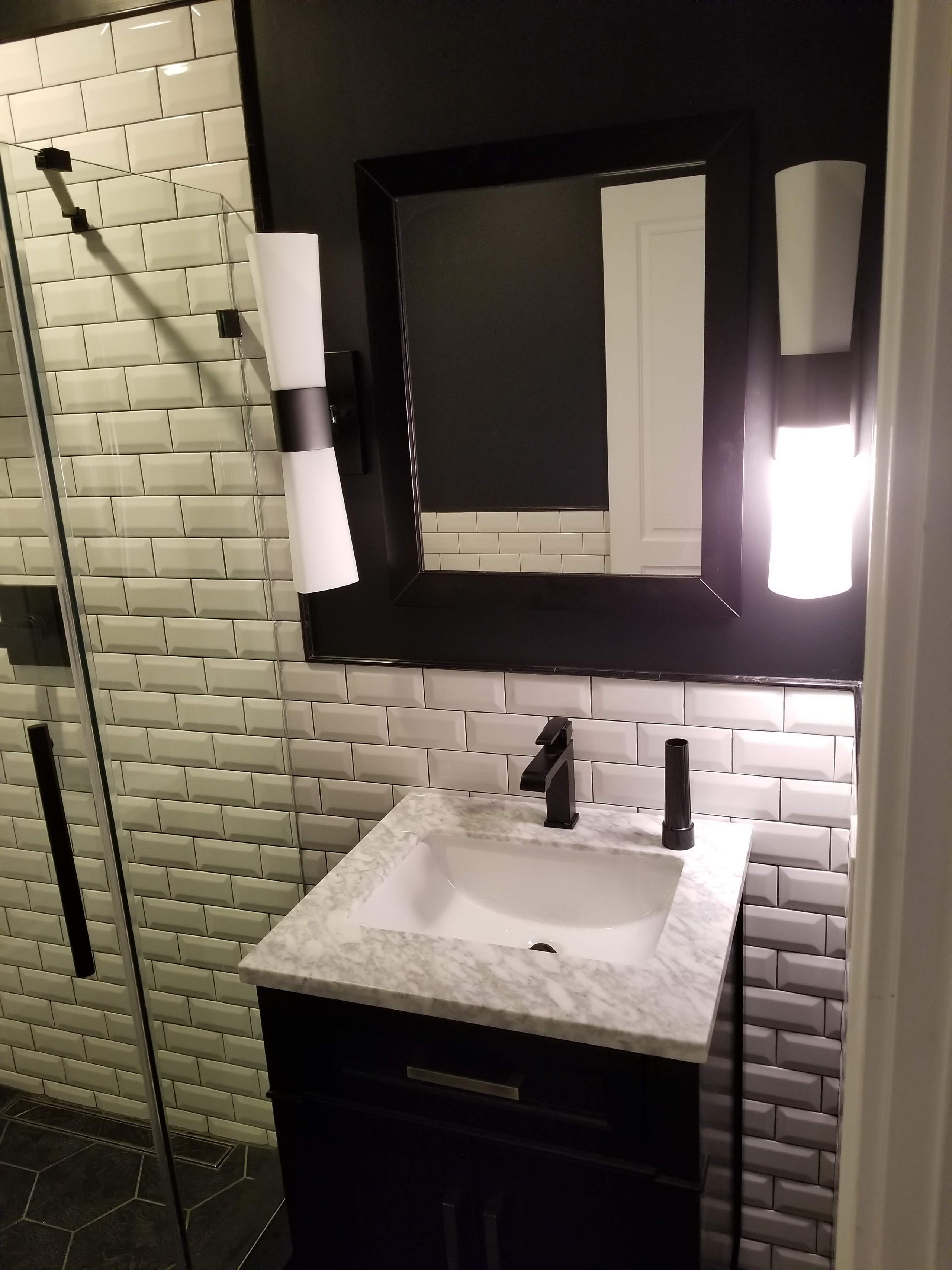 black and  withe  space saver  shower