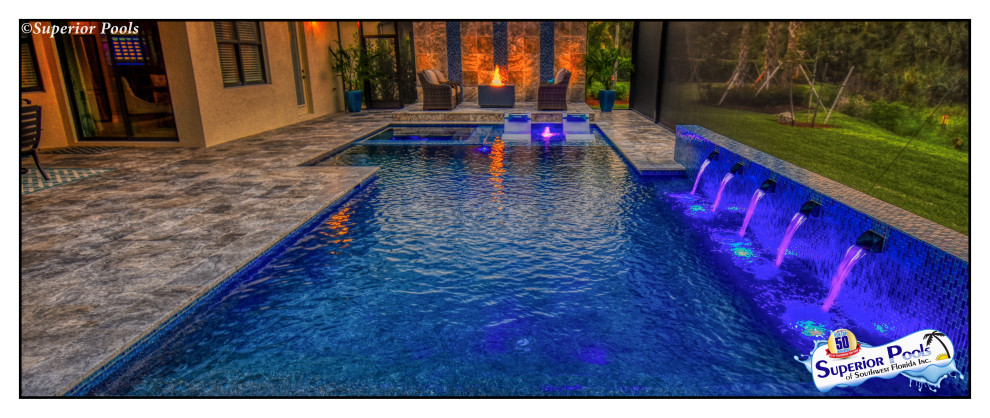 Inspiration for a modern pool in Tampa.