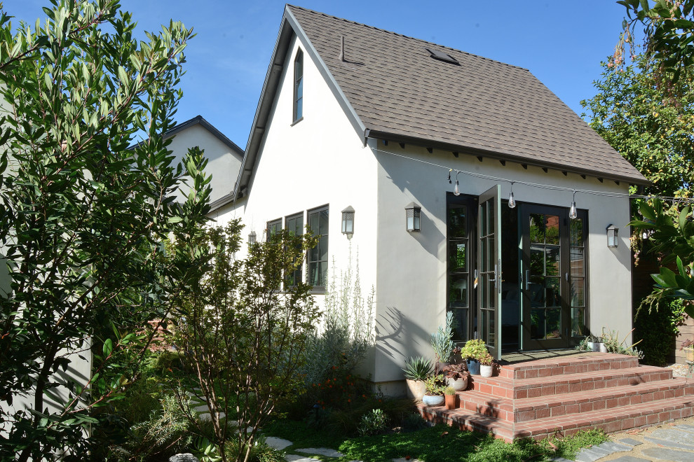 Transitional shed photo in Los Angeles