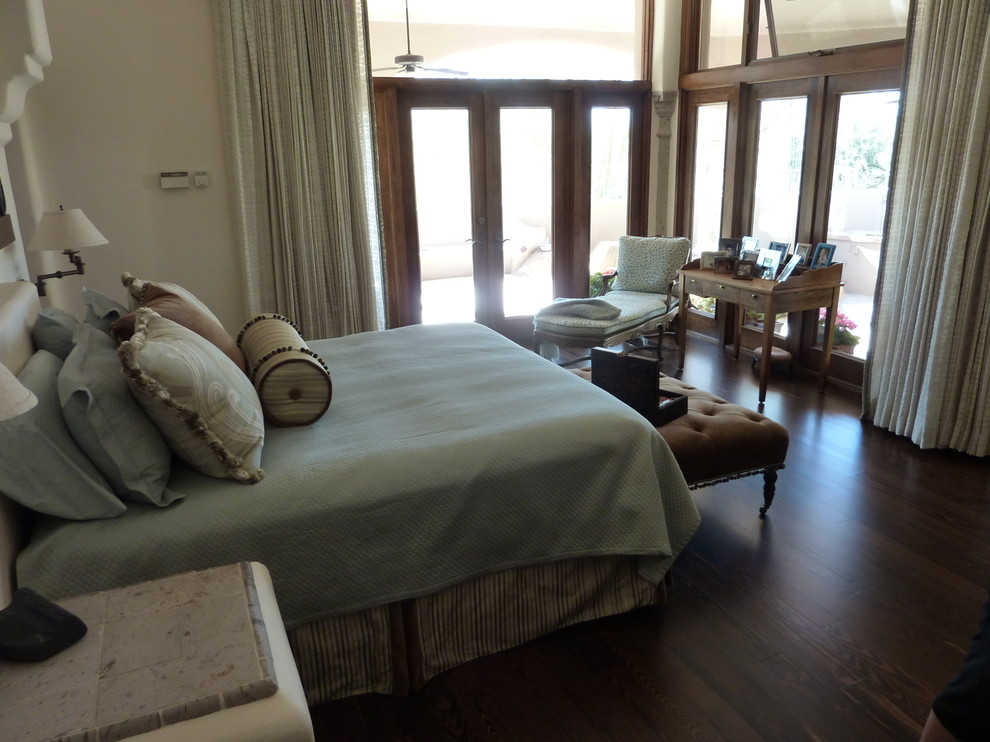 Transitional home design photo in Orange County