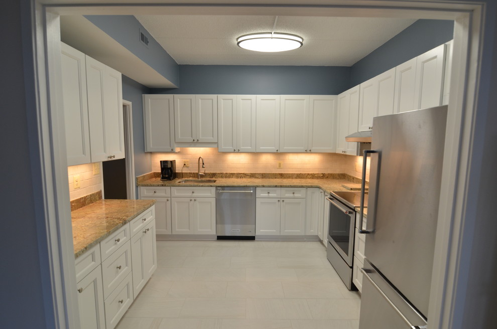 Kitchen - transitional kitchen idea in DC Metro