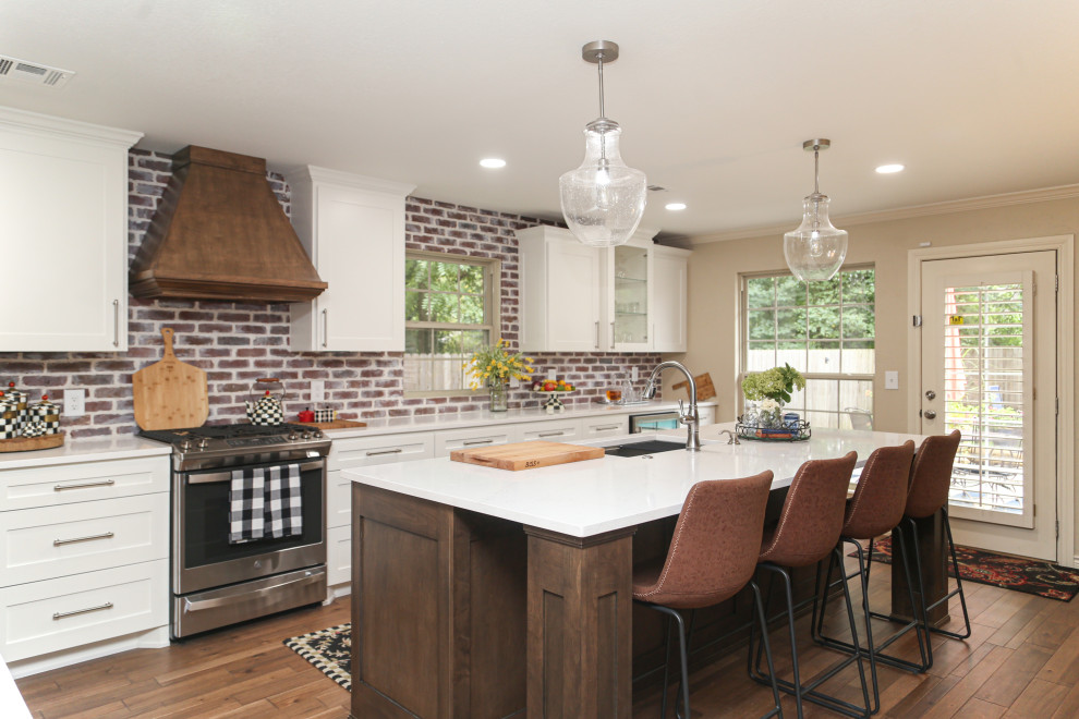 Kitchen - large transitional kitchen idea