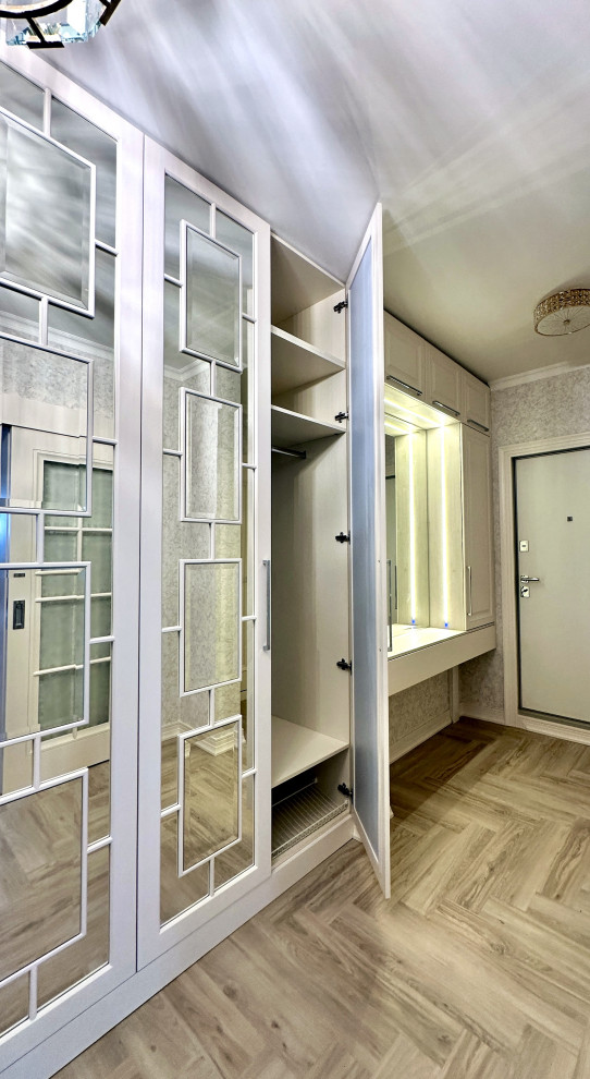 Шкаф с раскладкой в прихожую.