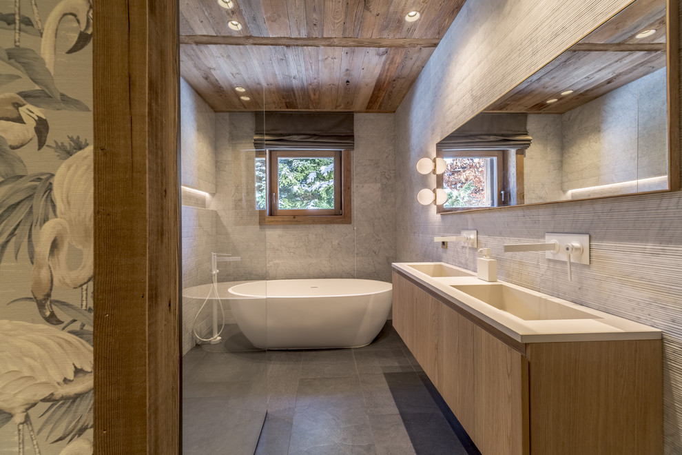 Large country master bathroom in Lyon with light wood cabinets, a drop-in tub, a curbless shower, a two-piece toilet, white tile, marble, grey walls, ceramic floors, an undermount sink, quartzite benchtops, black floor and an open shower.