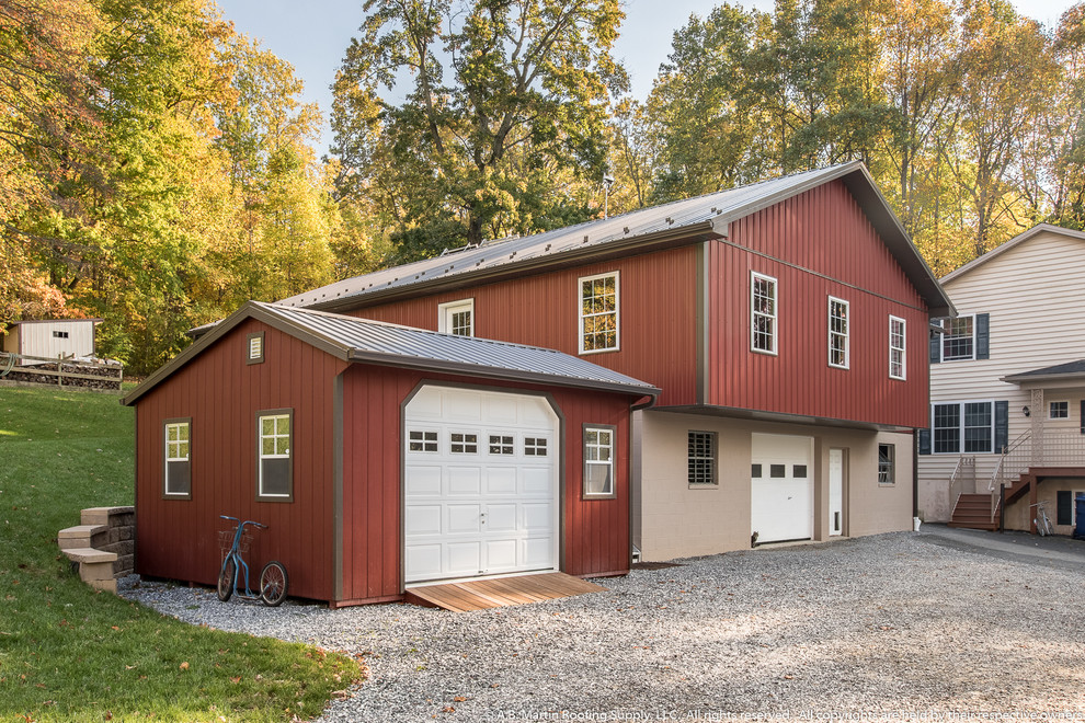 Mid-sized country detached one-car garage in Other.