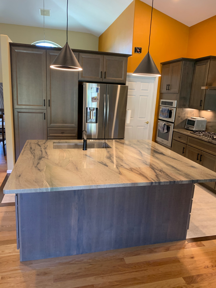 Kitchen - transitional kitchen idea