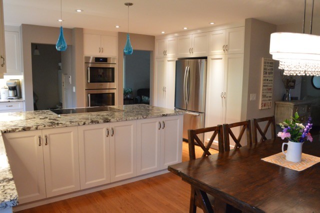 Example of a transitional home design design in Calgary