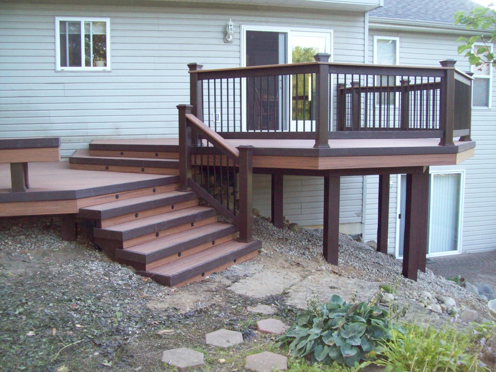 Inspiration for a mid-sized contemporary backyard deck in Detroit with no cover.