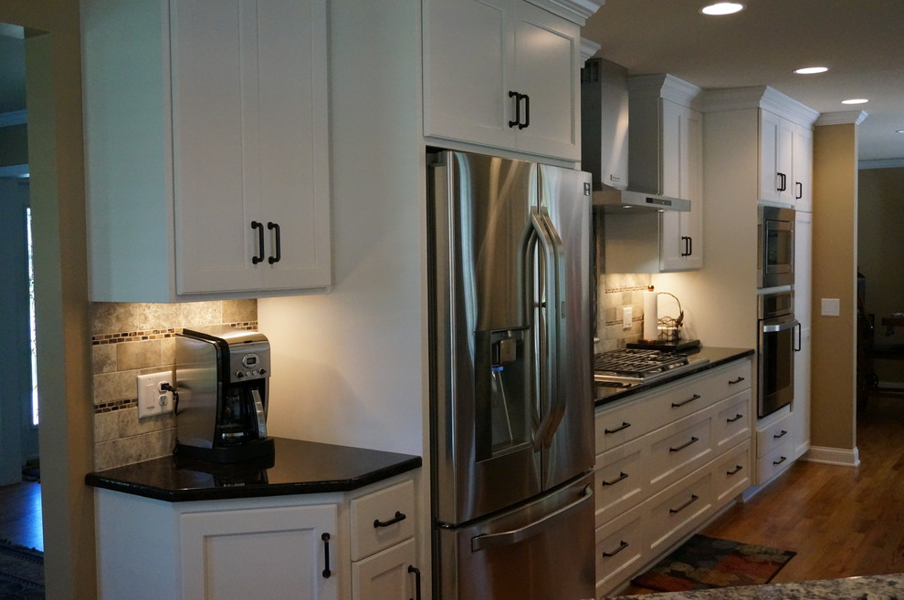 Inspiration for a transitional kitchen remodel in Minneapolis