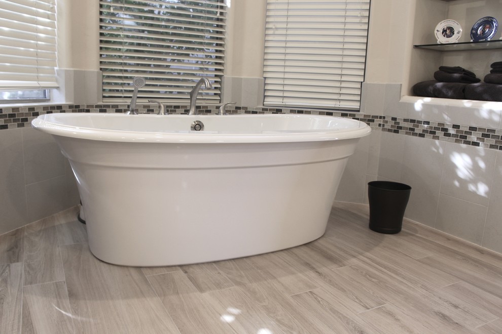 Example of a transitional bathroom design in Phoenix
