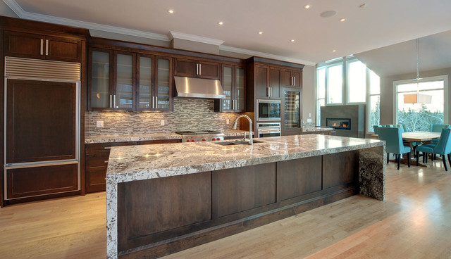 Transitional transitional-kitchen
