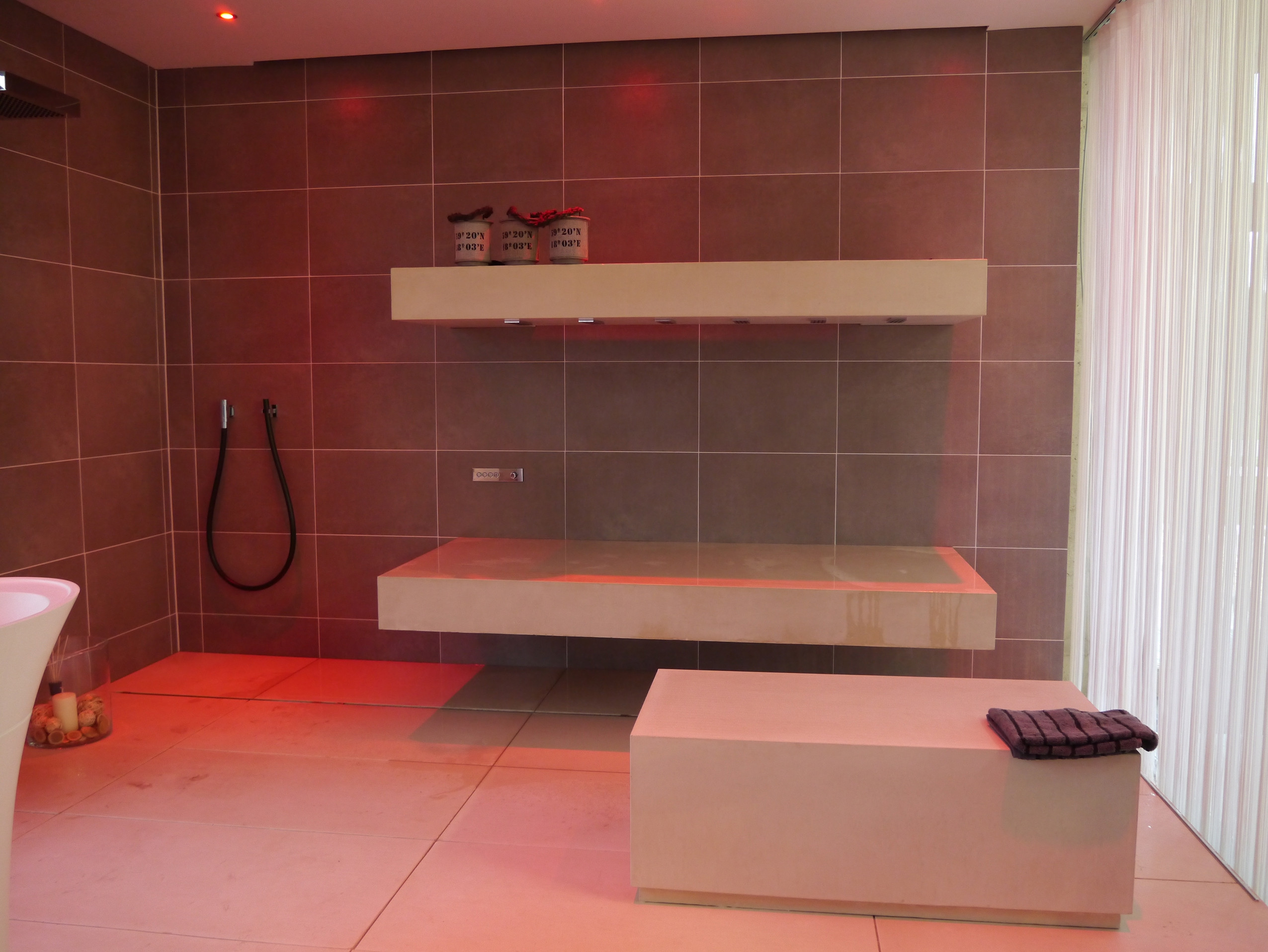 Natelberg Showroom Bad Sanitär Heizung Büro Planung Präsentation Neubau Ausstellung Interior Design NRW Krefeld Rhauderfehn Architektur Innenarchitektur Gestaltung Vaillant Dornbracht Gebäudetechnik