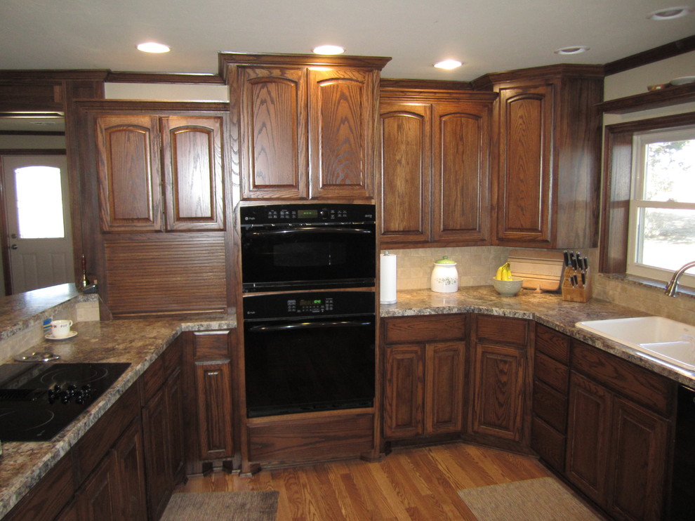 Design ideas for a country kitchen in Oklahoma City with medium wood cabinets and laminate benchtops.