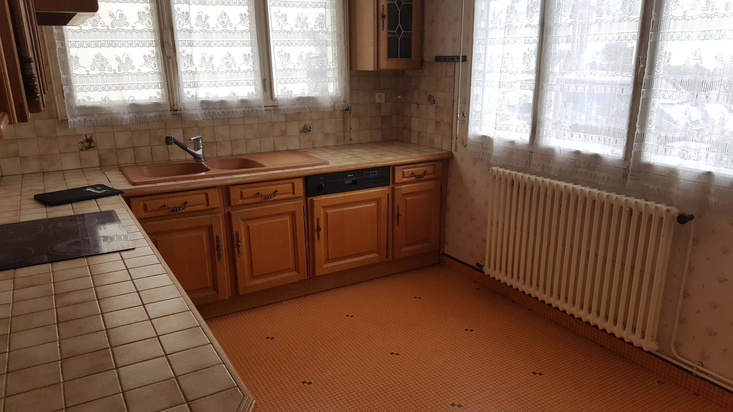 Maison B.