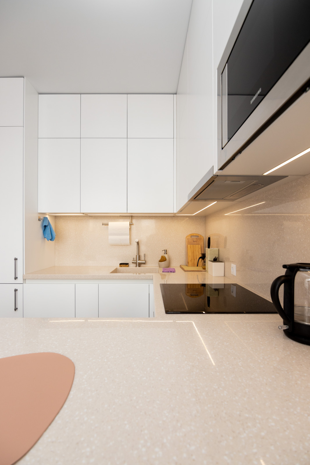 Современная кухня в минималистичном стиле